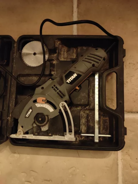 Titan mini sales circular saw
