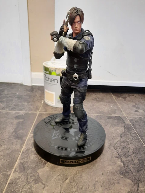 Figure Friday #24 - Resident Evil 2 Remake Leon S. Kennedy 1/6 Scale A Figure 6
