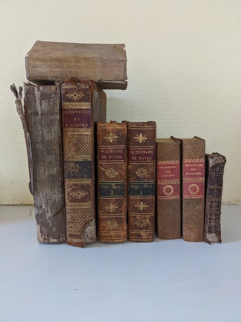 1 lot de 8 livres (dictionnaire , fables...)18/19ème