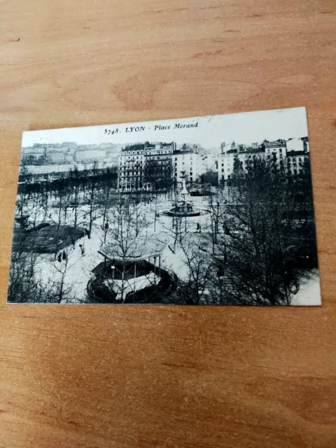 carte postale LYON PLACE MORAND oblitérée  en 1916 - écrite au verso