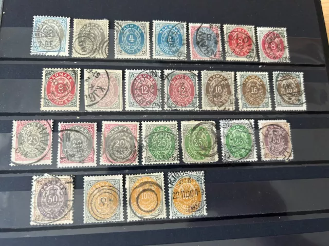 Dänemark Ziffernzeichnungen Lot an gestempelten Briefmarken .