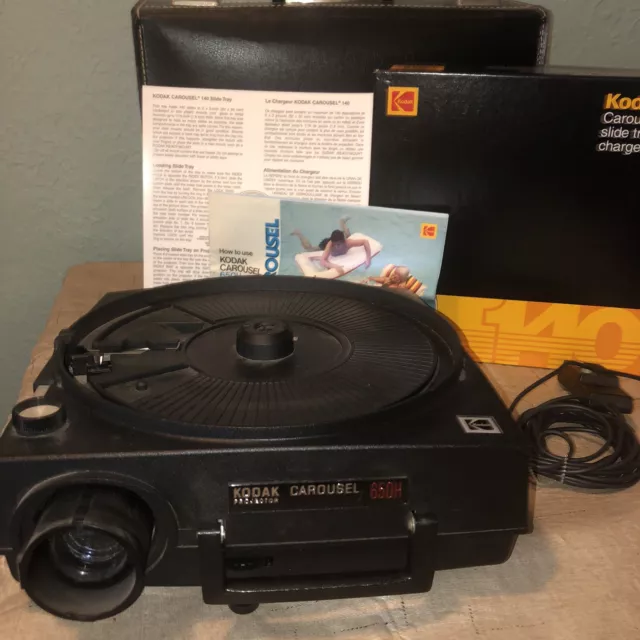 Kodak Carousel 650H Slide Projector w/remote, Case, Carousel. READ DESCRIPTION!