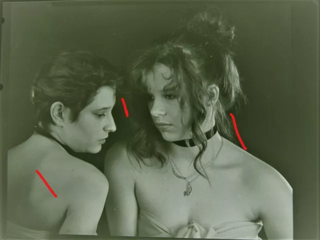 Erotik Akt Freundinen  2 junge  Frauen in Pose  2 x originale große  Negative