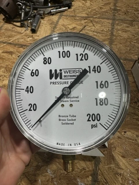 WEISS INSTRUMENTS 4 1/2" dial, 1/4" NPT, 0-200 PSI