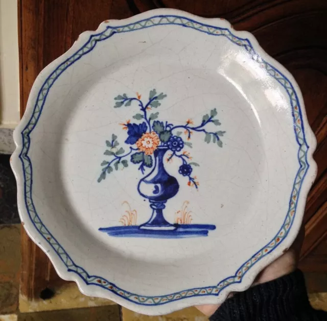 Ancienne Assiette en faience, à identifier Nevers La rochelle ?