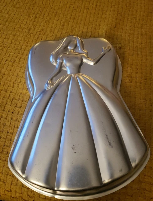 Vintage 1998 Wilton Mattel Barbie Princess Cake Pan Baking Mold 2105-3550 China