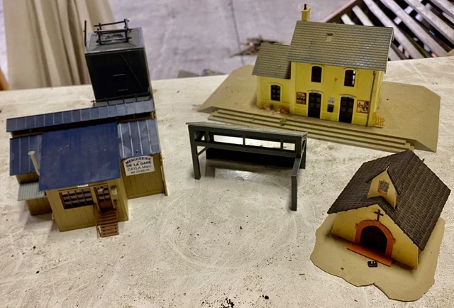 Jouef HO Maquette 2 pavillons et 1 église - Modélisme
