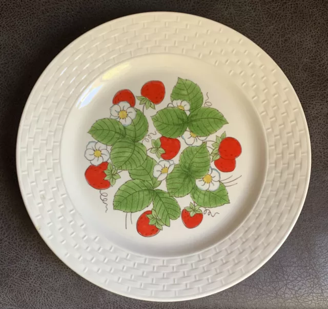 4 - Metlox Poppy Trail RARE “Wicker Strawberry” 3-Dinner Plates 1 - Salad Plate