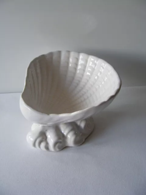 Vintage Dartmouth Pottery White/Ivory Shell Trinket Dish On Wave Pedestal