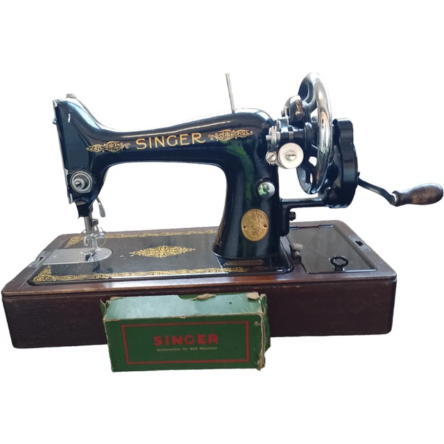 VINTAGE SINGER NO 99 Model HandCrank Sewing Machine 1945 Portable