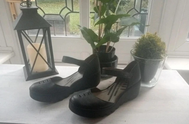 Fly london size sales 42