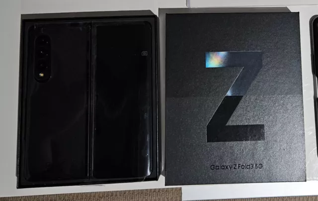 Samsung Galaxy Z Fold 3 - 256GB - Phantom Black - + Cases - Great Condition