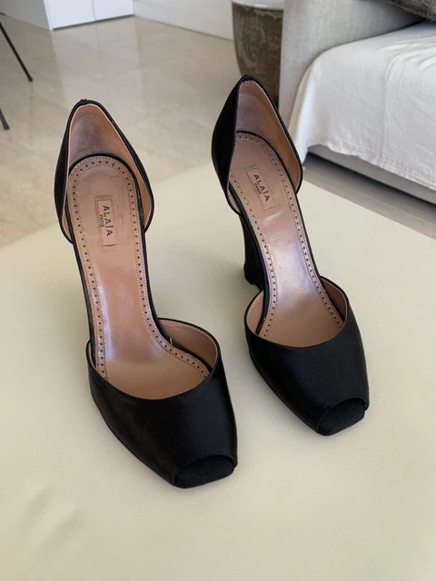ALAIA ROUND-TOE HIGH HEELS 10 CM IN BLACK CALFSKIN main image 1