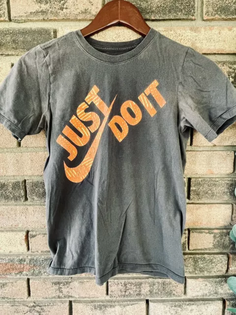 Nike Boys Gray Tee Youth Large Pre Owned The Nike Tee **please read Description*