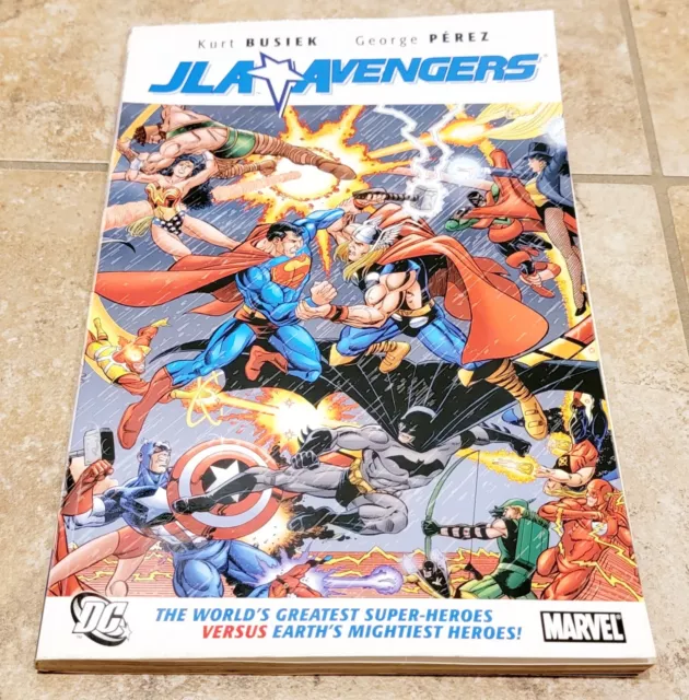 JLA Avengers Super Heroes Busiek Perez DC Comics Marvel 2008 Paperback VERY RARE