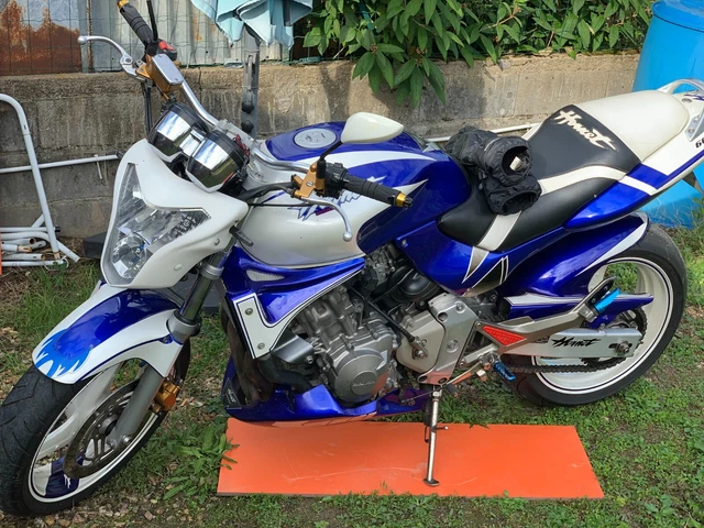 Honda 600 Hornet, tout équipé, belle peinture, selle confort Honda 600 Hornet, tout équipé, belle peinture, selle confort