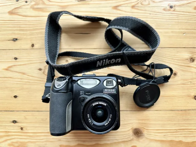 Nikon Coolpix 5000 (E5000) 5.0Mp Digital Camera - Inc. 128mb Memory Card