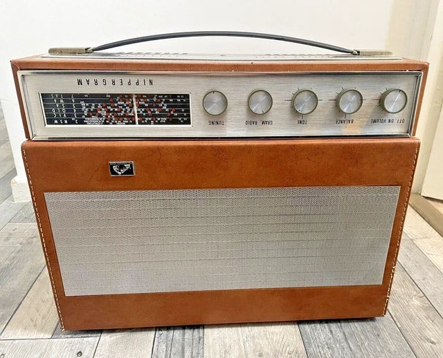 HMV / HIS masters voice Nippergram Record player Radio fully working