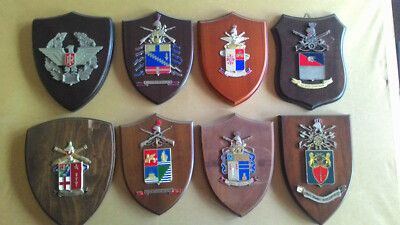 Collezione di 49 crest con Stemmi di Reparti dell’Esercito Italiano Plaques 