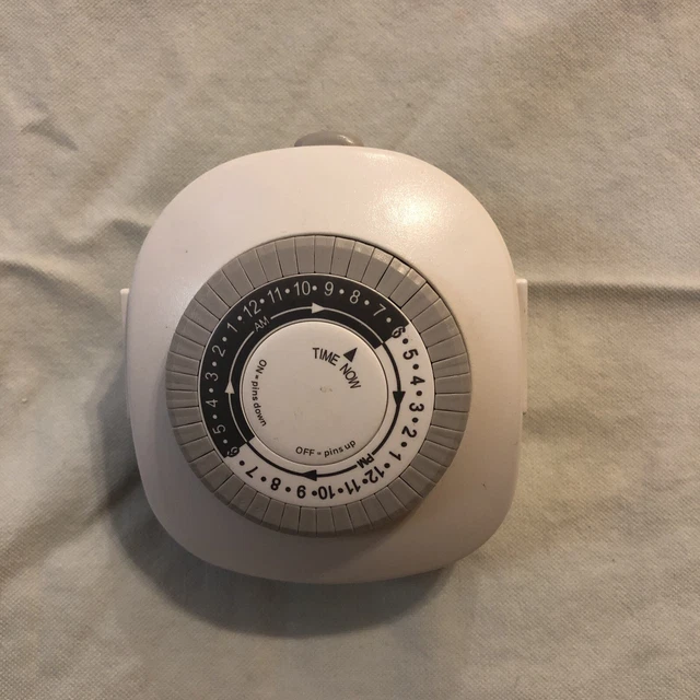 HYPER TOUGH INDOOR Analog Timer, Double Grounded Outlettwo Plugins 8