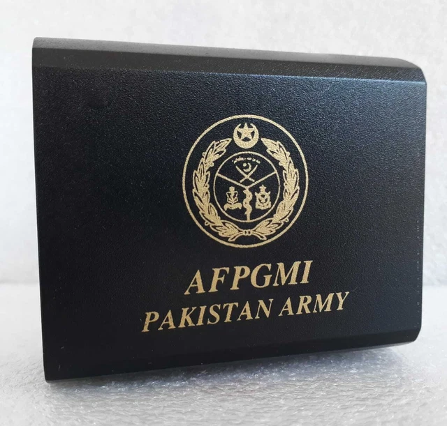 Regalo speciale dell'emblema del grado militare dell'ufficiale uniforme del...