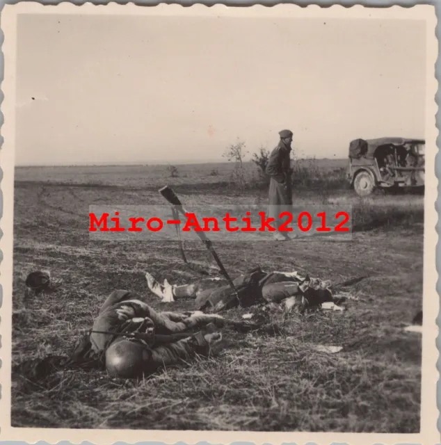 Foto, Wk2, nach einem Gefecht in der russischen Steppe (N)50953