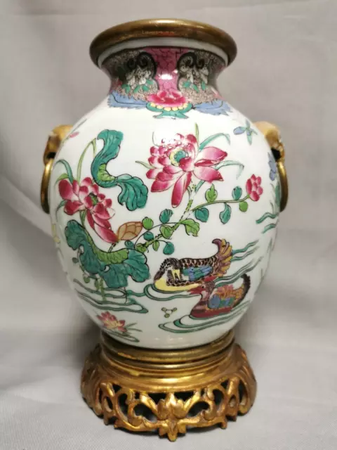 ancien Vase en Porcelaine de Chine , belle monture en Bronze