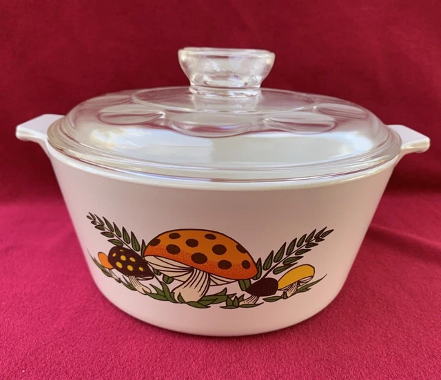 Vintage Corning Ware Merry Mushroom 1.75 Qt. Casserole Baking Dish & Lid Vintage Corning Ware Merry Mushroom 1.75 Qt. Casserole Baking Dish & Lid