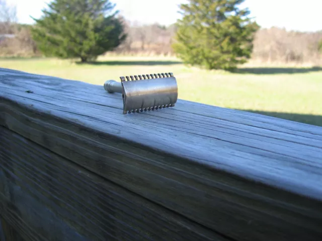 Beautiful Gillette 1930's New Type with Ball End Handle DE Safety Razor