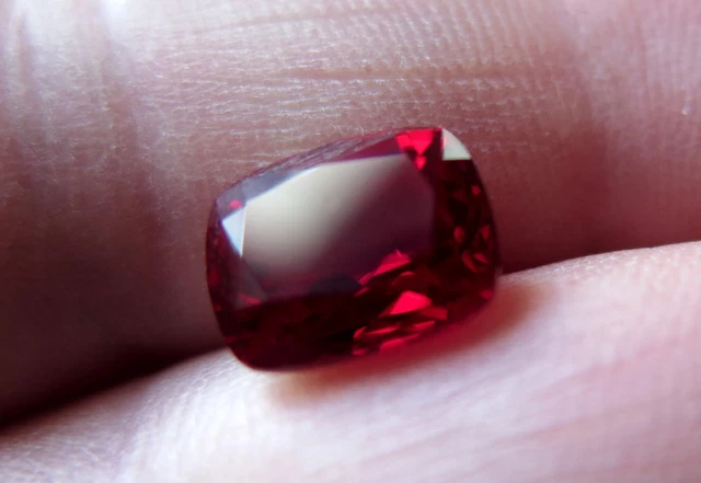 Rubis Verneuil Sang De Pigeon 8mm - Qualité Joaillerie - 3 Carats - Neuf Sans Boîte