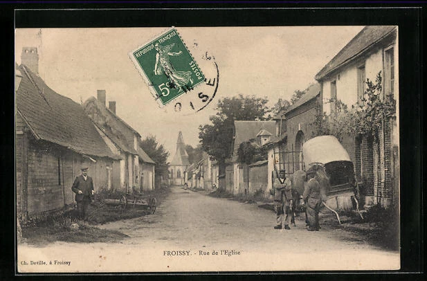 CPA Froissy, Rue de l´Eglise, vue de la rue