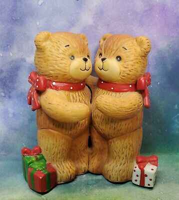 Enesco Lucy and Me Lucy Rigg Red Bow Christmas Bears with presents at feet 1980