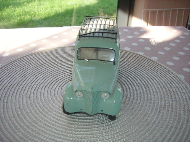 Miniature Automobile Juva 4 De 1952 Solido 1/18. Voir Photos.