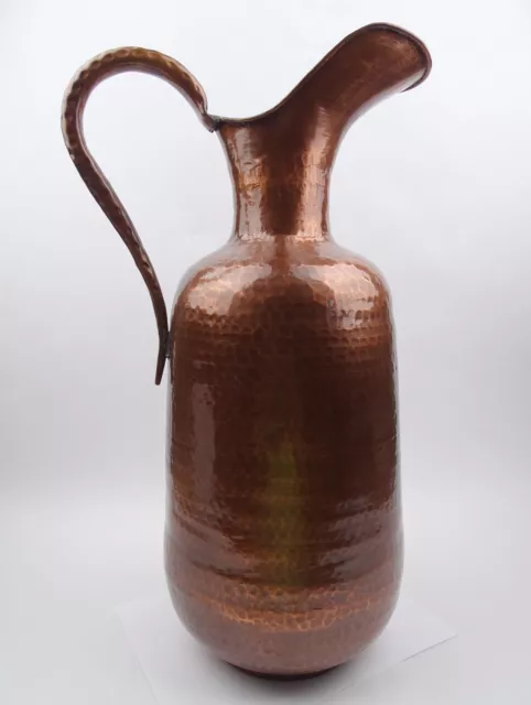 Kanne Bodenvase Krug H 58 cm Kupfer Hammerschlagdekor handgefertigt 1950