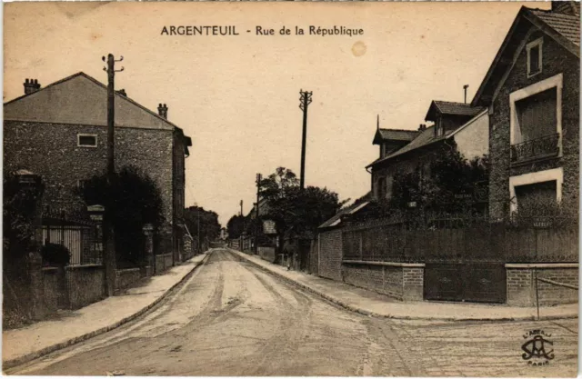 CPA ARGENTEUIL - Rue de la Republique (107944)