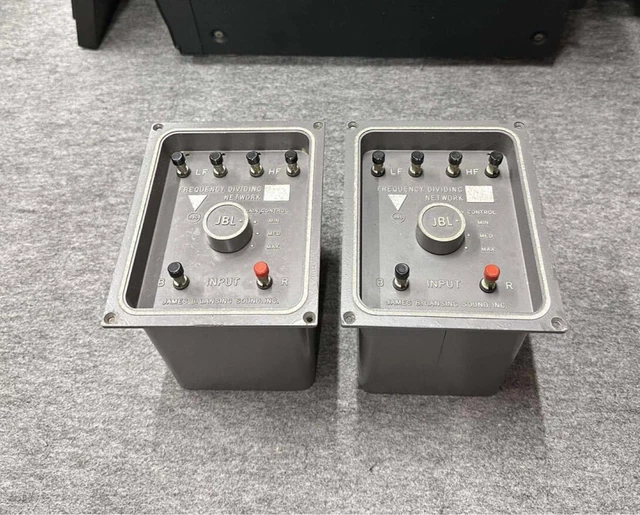JBL 3110 DIVIDING network with a crossover frequency of