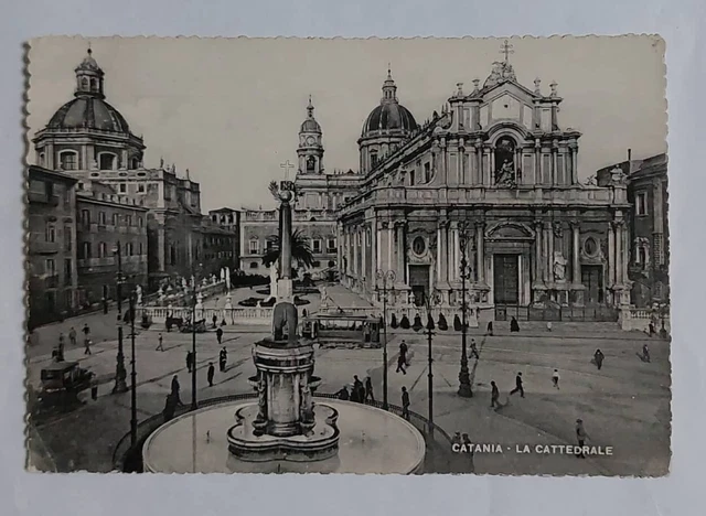 CATANIA -  La Cattedrale e TRAM ,  vg  1955 f.g.  aninata  , Bella