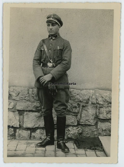 Orig. Foto Portrait 1.WK Veteran Offizier in Uniform Stahlhelm