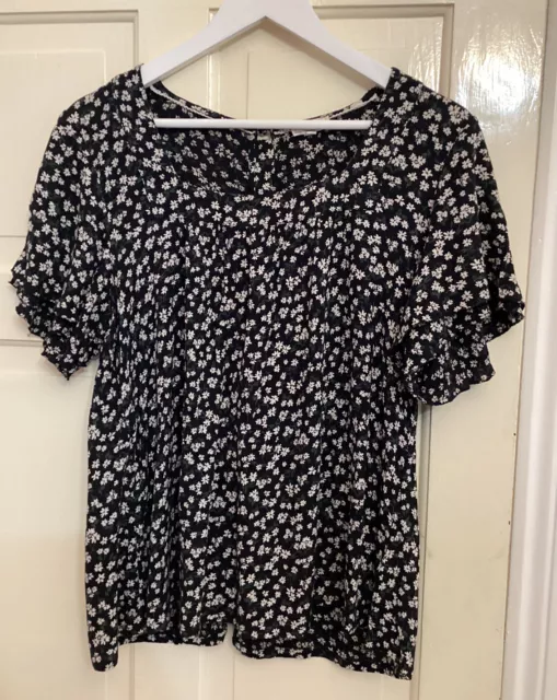 Ladies Fat Face Black Daisy Pattern Button Back Top Size 12 Viscose