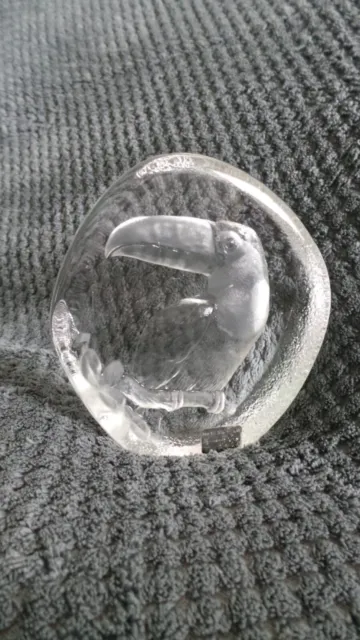 Mats Jonasson Toucan Glass Paperweight 28% Lead Crystal Sweden