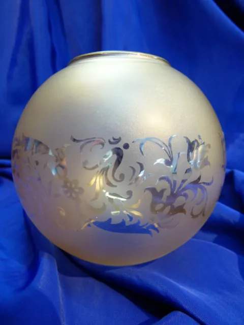 GLOBE DE LAMPE A PETROLE EN VERRE SATINE & DECOR . H 117 mm D 60 mm. REF 5037