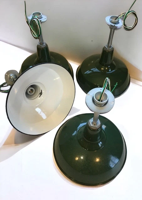 (1) 30s Benjamin 16" Porcelain Industrial Green Barn UL Light VTG Gas Station Cs