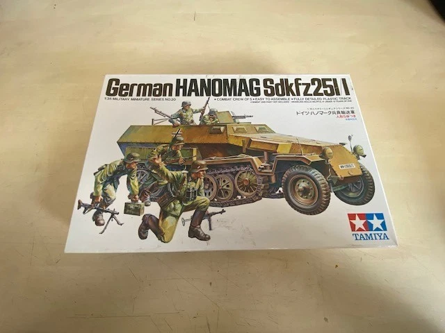TAMIYA 1/35 German Hanomag Sdkfz 251/1 – Maquette Plastique – 16,5 Cm – 5 Figurines – Modèle Historique – Dès 14 Ans