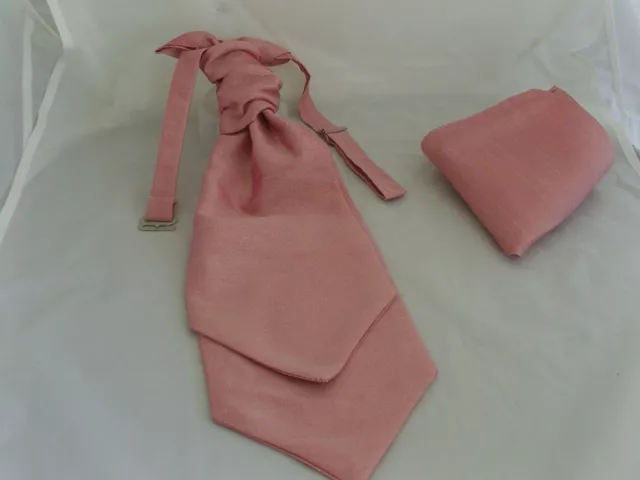 Dusty Dusky Pink Mens Polyester Scrunchy Ruche Wedding Tie-Cravat and Hankie Set