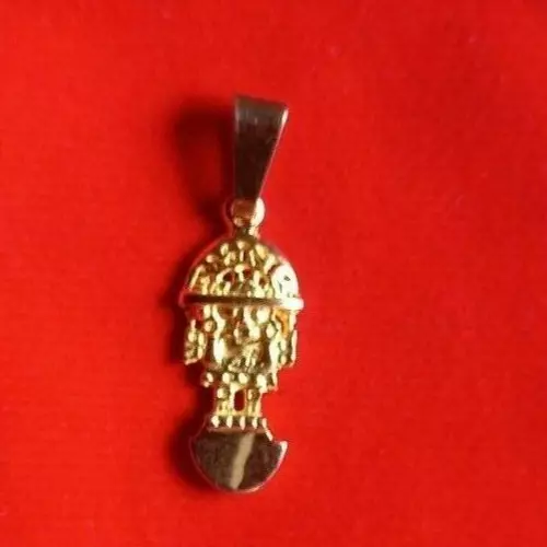 Tumi Peruvian pendant made of solid 18k gold 3