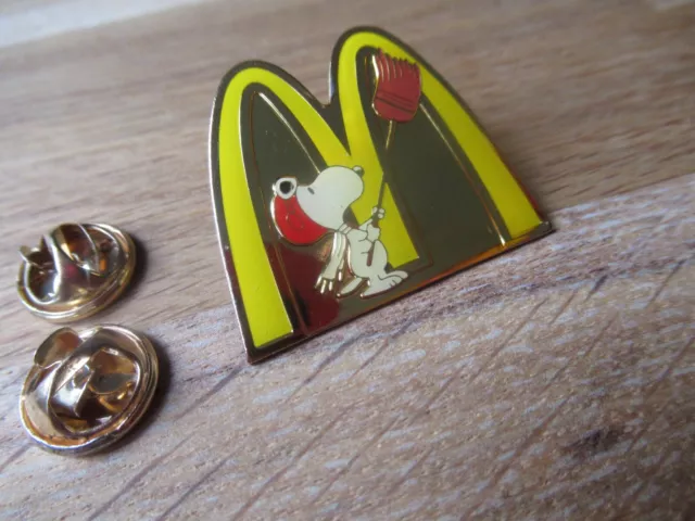 Snoopy Comic Strip Peanuts Mc Donald's Vintage Pin Badge 3
