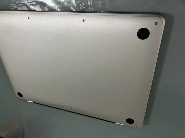 Apple MacBook Pro 13.3" (256GB SSD, Intel Core i5, 2.3GHz , 8GB) Laptop - Grigio 13