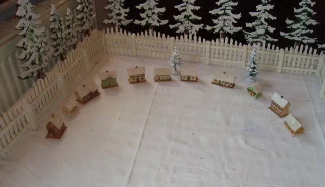 11 alte  Miniatur  Schneehäuser  Haus/Pappe Wünschendorf?  Erzgebirge