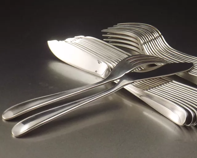 Christofle Modele Dax Menagere A Poisson 24 Pieces En Metal Argente Vers 1960