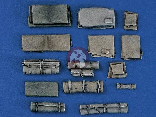 Verlinden 1/35 Military Packs and Tarpaulins [Resin Diorama Accessory kit] 1002